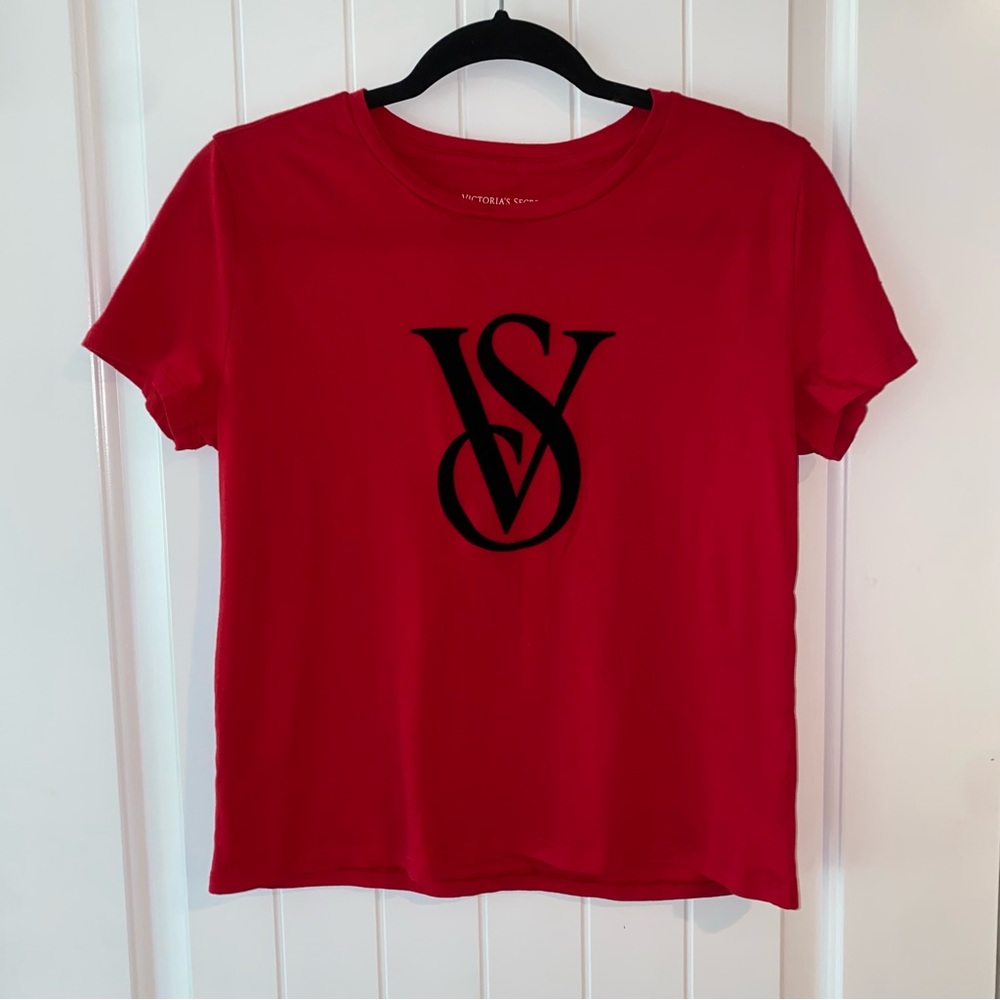 Victoria’s Secret women’s red crop top Tee